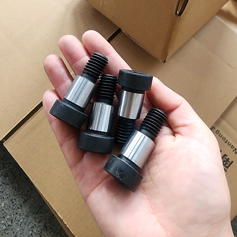 فولاد کربنی 1-8 UNC x 4 اینچ پیچ و مهره شانه متریک فولاد کربنی 1-8 UNC x 4 اینچ پیچ و مهره شانه متریک