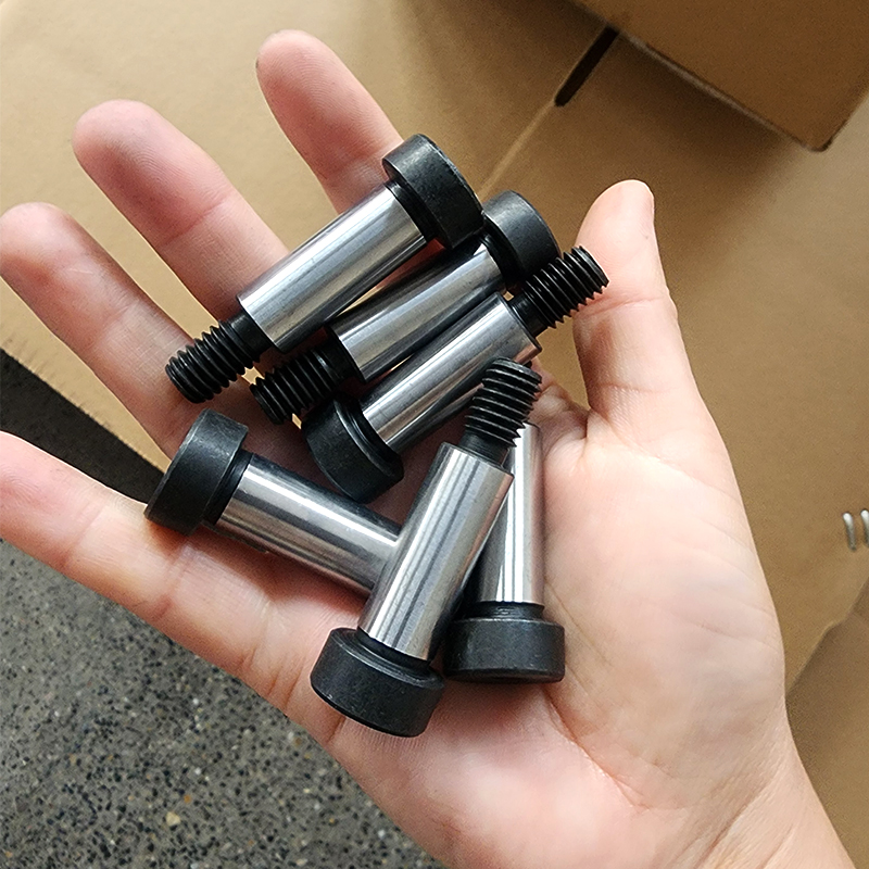 فولاد کربنی 1-8 UNC x 4 اینچ پیچ و مهره شانه متریک فولاد کربنی 1-8 UNC x 4 اینچ پیچ و مهره شانه متریک