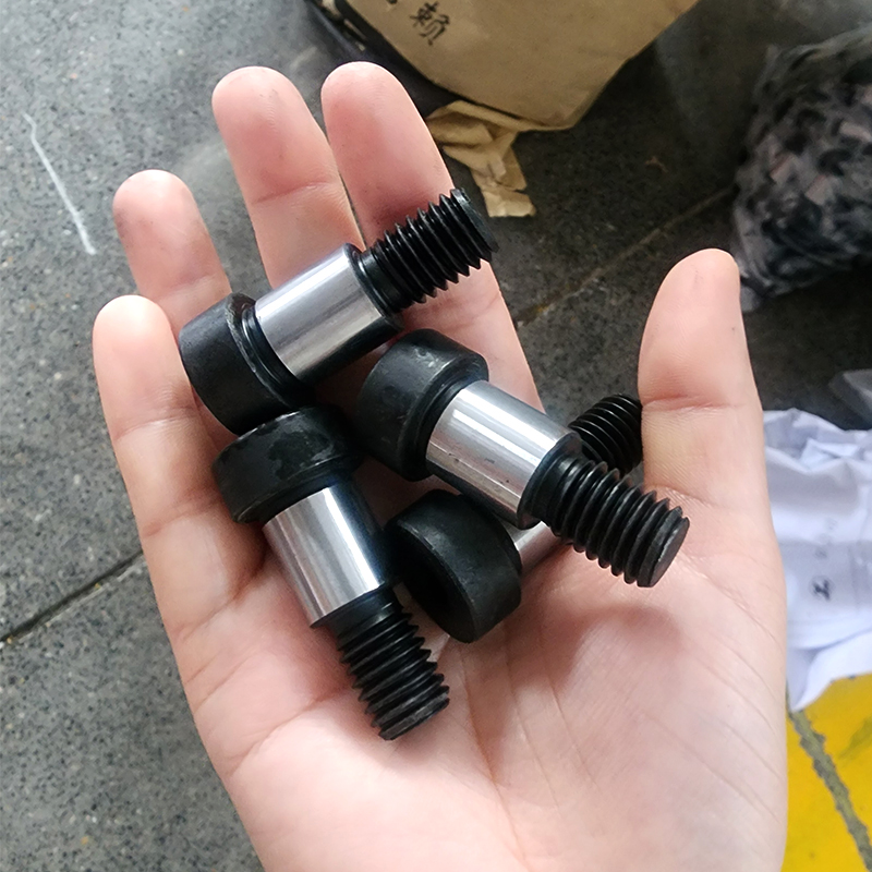 1-8 UNC x 5 اینچ سر پیچ سرشانه سوکت فولادی با روکش روی 1-8 UNC x 5 اینچ سر پیچ سرشانه سوکت فولادی با روکش روی
